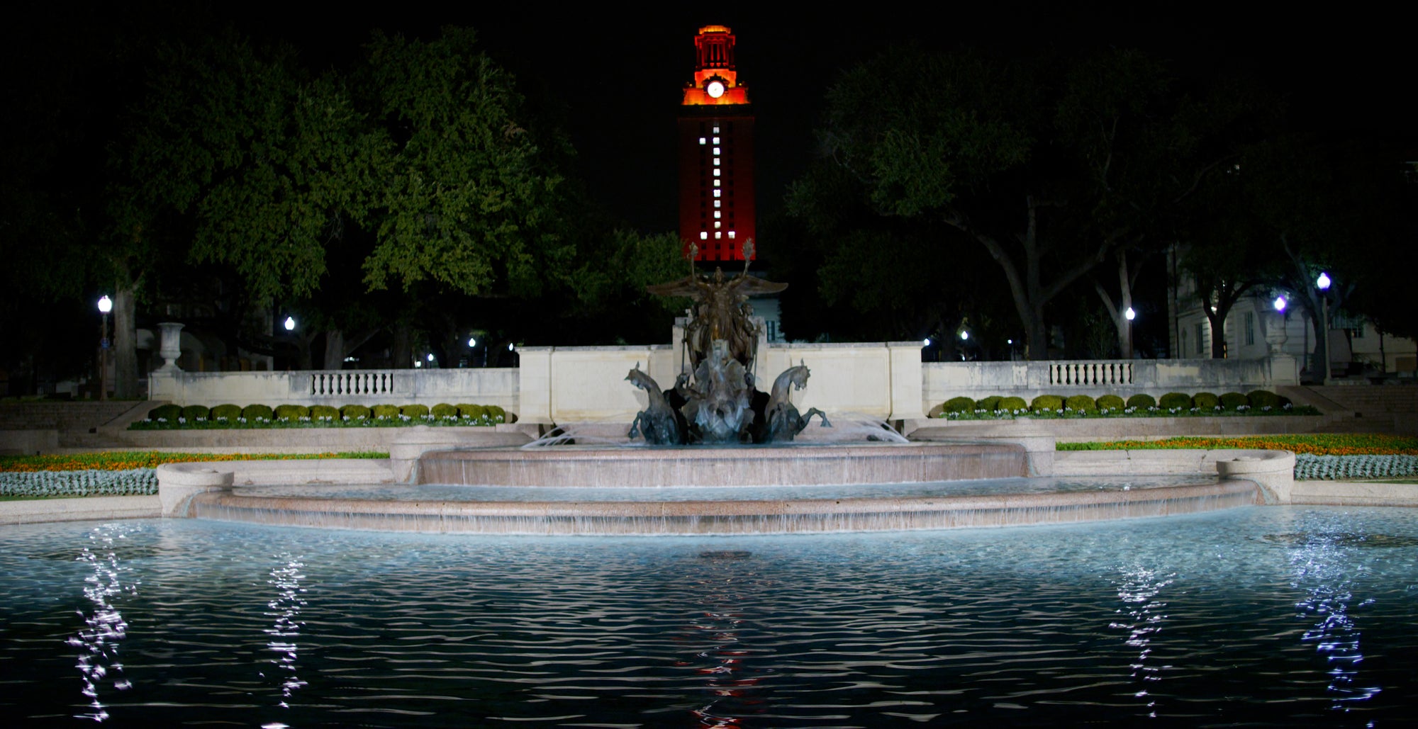 Littlefield Fountain Night 4K Computer Screensaver