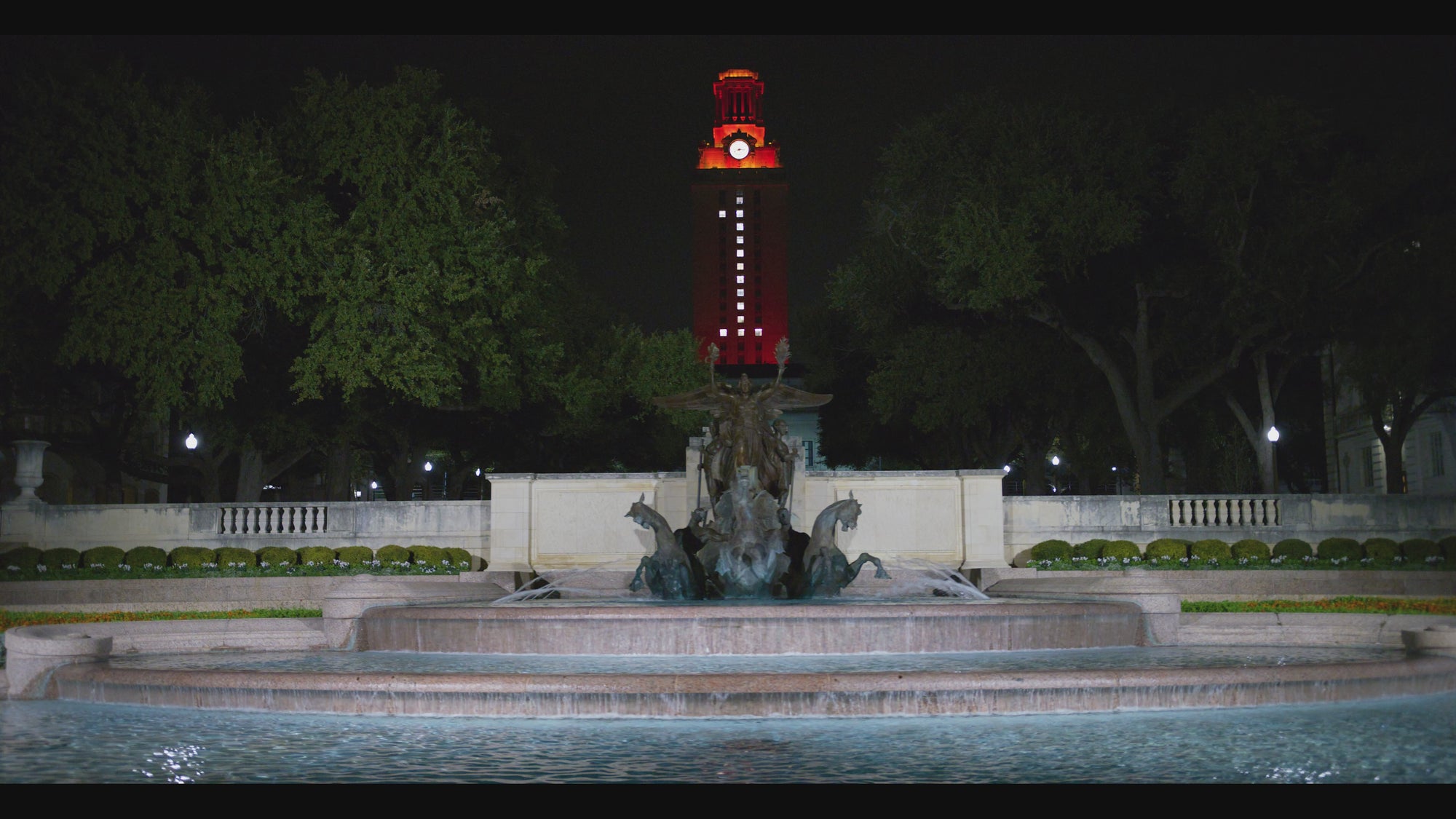 Littlefield Fountain Night 4K Computer Screensaver